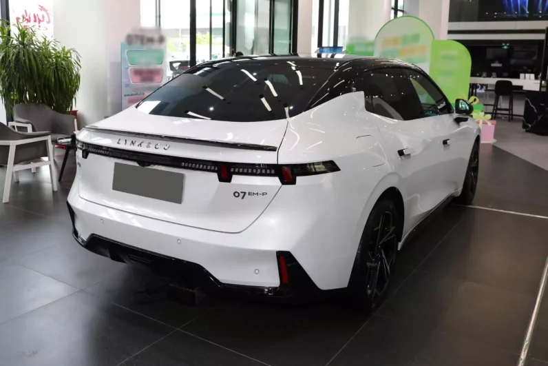 Lynk & Co 07 EM-P